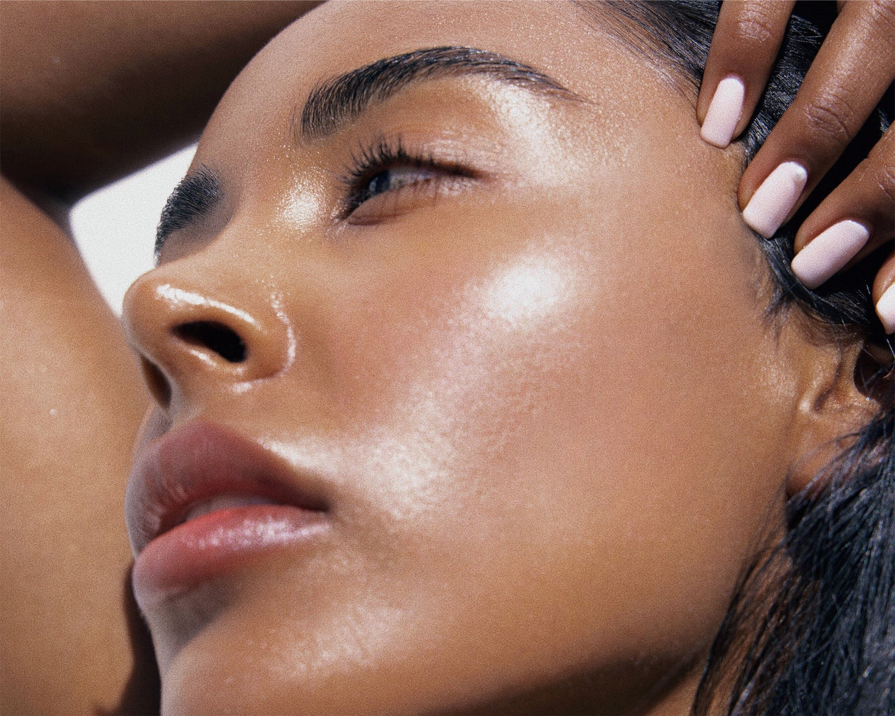Glowing Skin Naturally: Diet, Hydration & What to Put on Your Skin