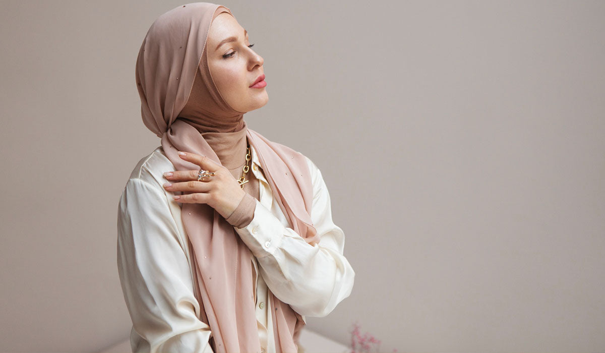 Skincare for Hijabi Women: Sweat, Covering Skin, Breakouts & Routines That Adapt